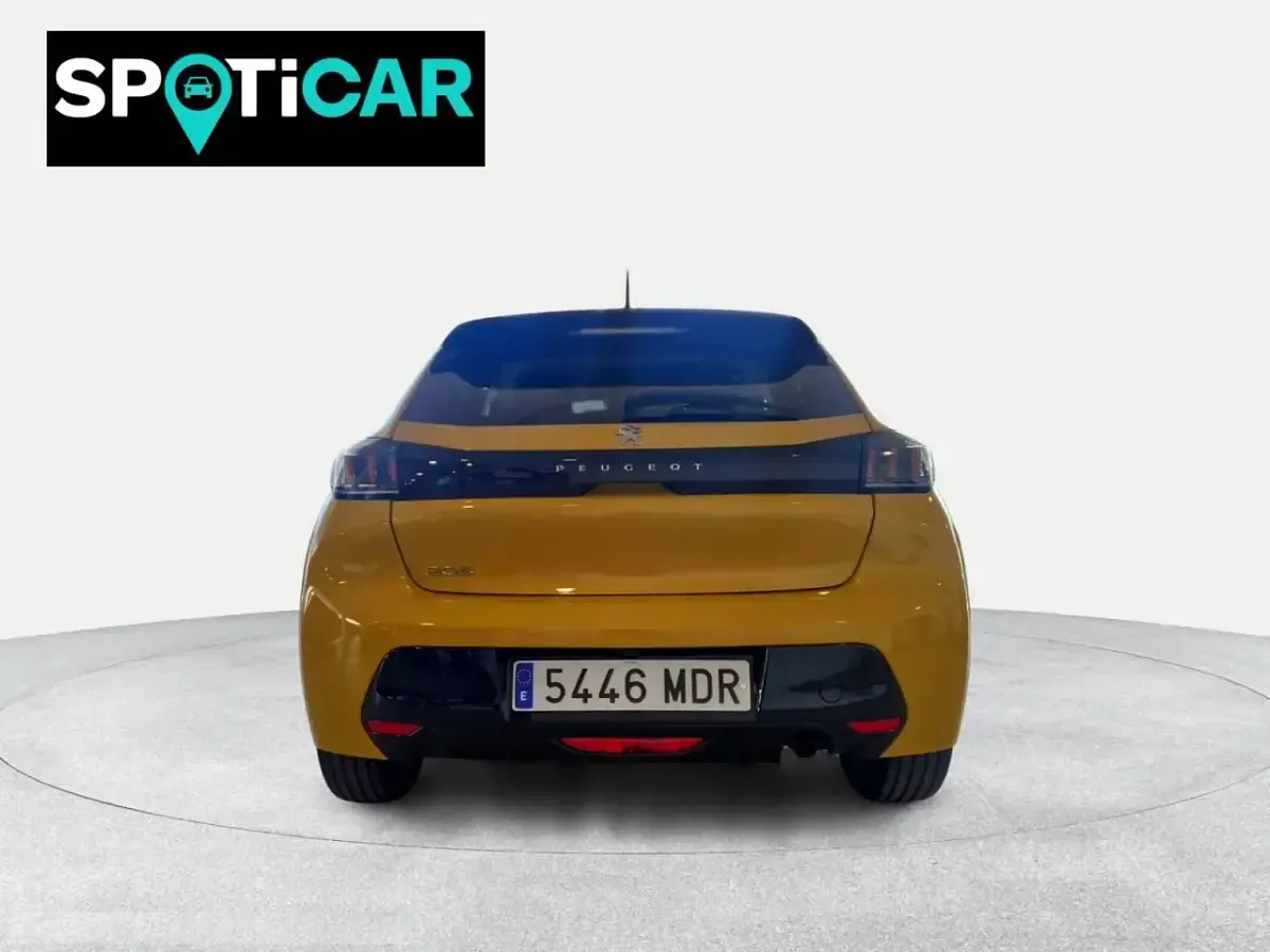 Usado Peugeot 208 Allure 100 CV (73 kW) 2023 Dorado Utilitario