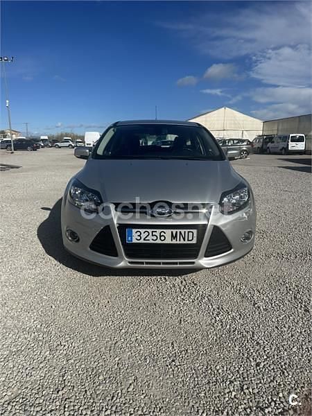 Usado Ford Focus Trend 115 CV (84 kW) 2011 Gris / plata Berlina