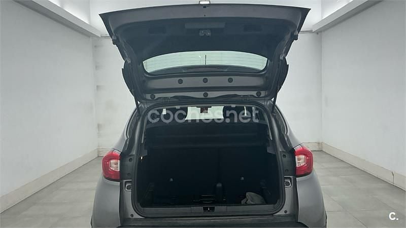 Usado Renault Captur Life 90 CV (66 kW) 2016 Gris / plata SUV