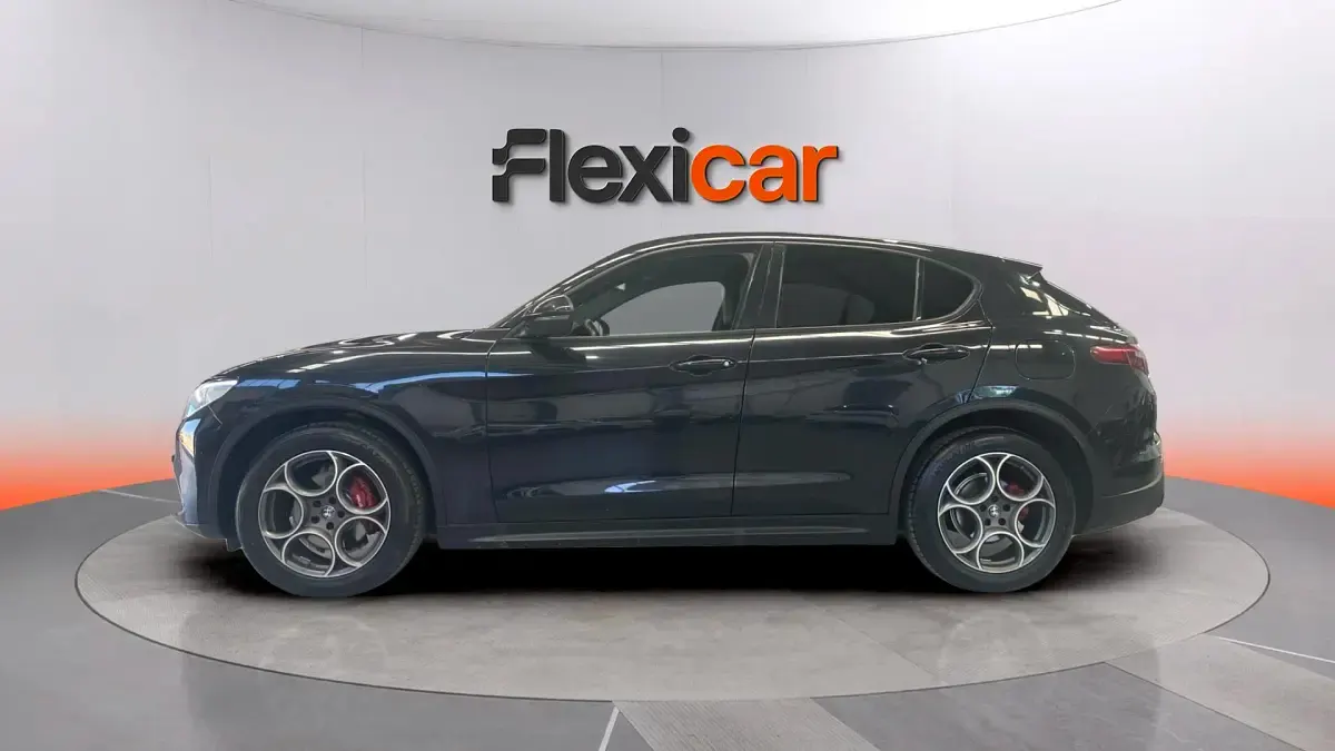 Usado Alfa Romeo Stelvio Sprint 190 CV (139 kW) 2022 Negro SUV