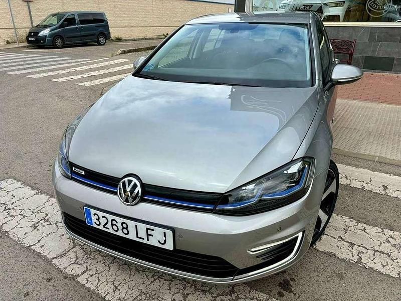 Usado VW e-Golf 100 kW (136 CV) 2020 Gris Utilitario