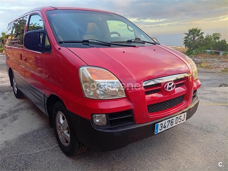 Usado Hyundai H-1 99 CV (72 kW) 2005 Rojo Monovolumen