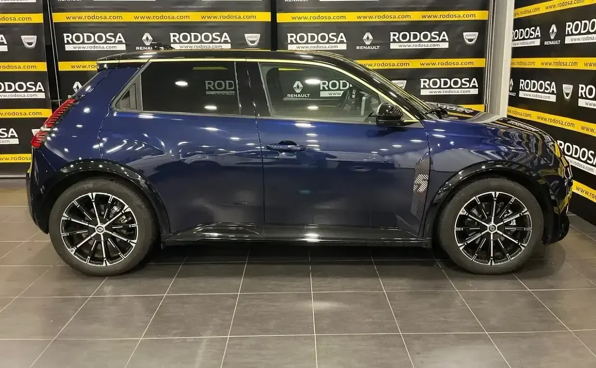 Usado Renault R5 Iconic 110 kW (150 CV) 2024 Azul Utilitario