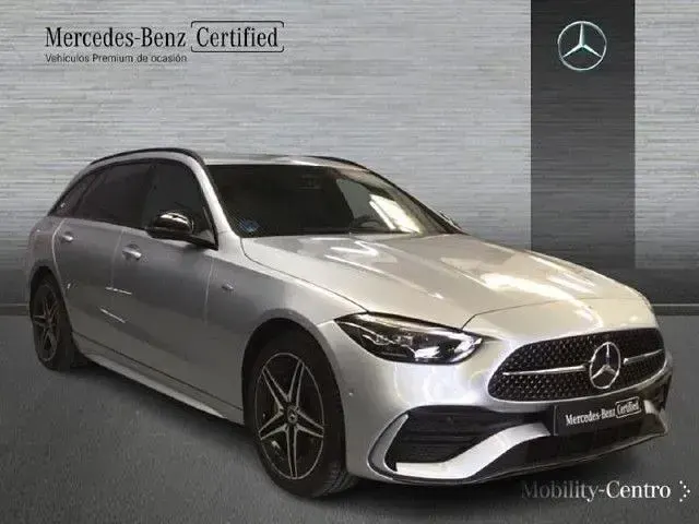 Usado Mercedes C300e 313 CV (230 kW) 2025 Plata hightech Familiar