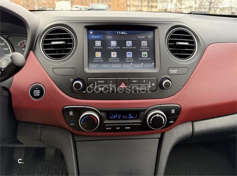 Usado Hyundai i10 87 CV (63 kW) 2017 Rojo Utilitario