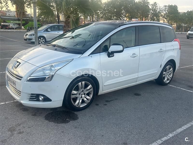 Usado Peugeot 5008 Allure 115 CV (84 kW) 2013 Blanco Monovolumen