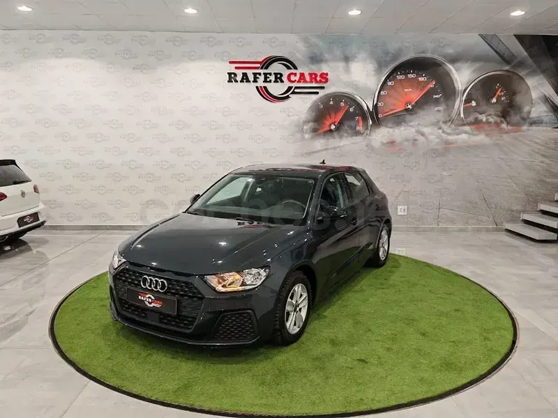 Usado Audi A1 Sportback Advanced Plus 110 CV (80 kW) 2024 Gris / plata Utilitario