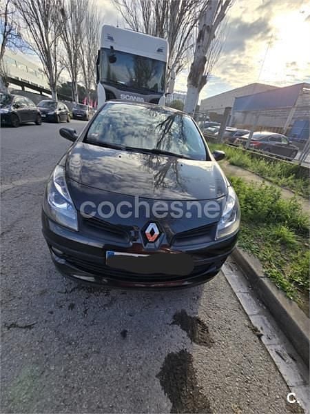 Usado Renault Clio II 100 CV (73 kW) 2006 Negro Berlina