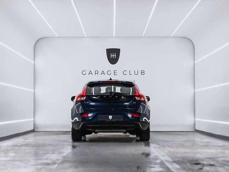 Usado Volvo V40 Kinetic 179 HP (131 kW) 2014 Azul Citadino