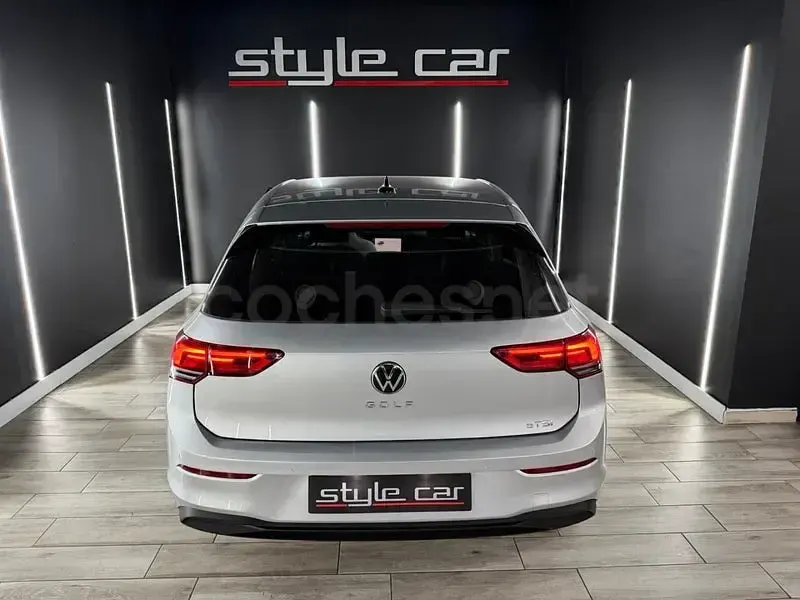 Usado VW Golf VIII 110 CV (80 kW) 2021 Gris / plata Berlina