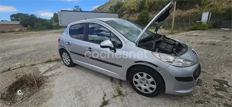 Usado Peugeot 207 75 CV (55 kW) 2007 Gris / plata Berlina