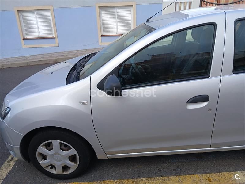 Usado Dacia Logan Ambiance 73 CV (53 kW) 2016 Gris / plata Berlina