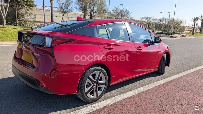 Usado Toyota Prius 122 CV (89 kW) 2019 Rojo Utilitario