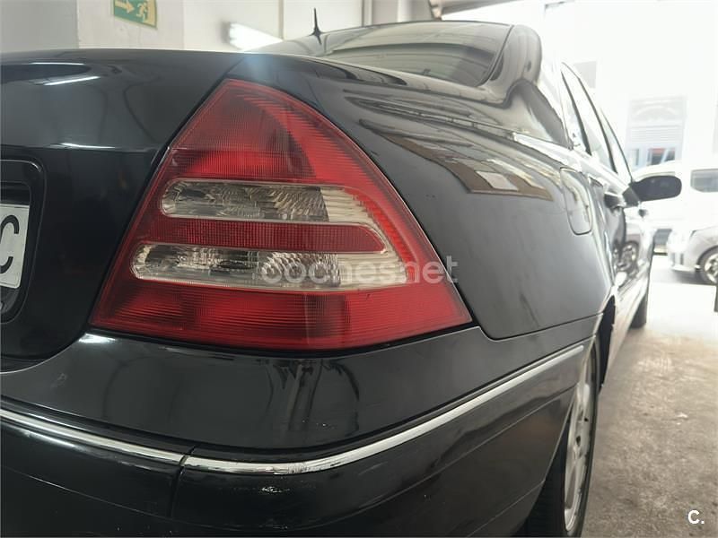 Usado Mercedes C240 Elegance 170 CV (125 kW) 2001 Negro Berlina