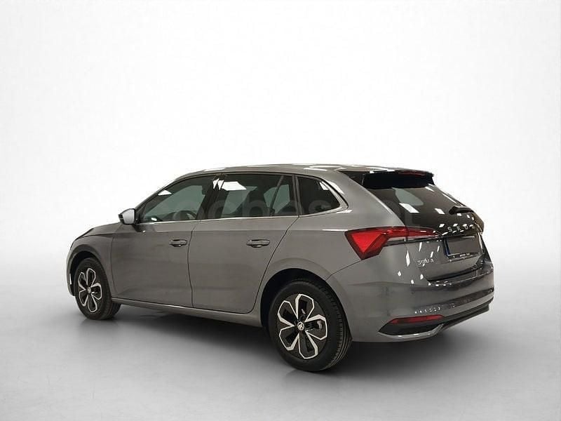 Usado Skoda Scala Selection 115 CV (84 kW) 2024 Gris / plata Utilitario