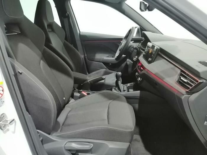 Usado Skoda Kamiq Sport 115 CV (84 kW) 2025 Blanco SUV
