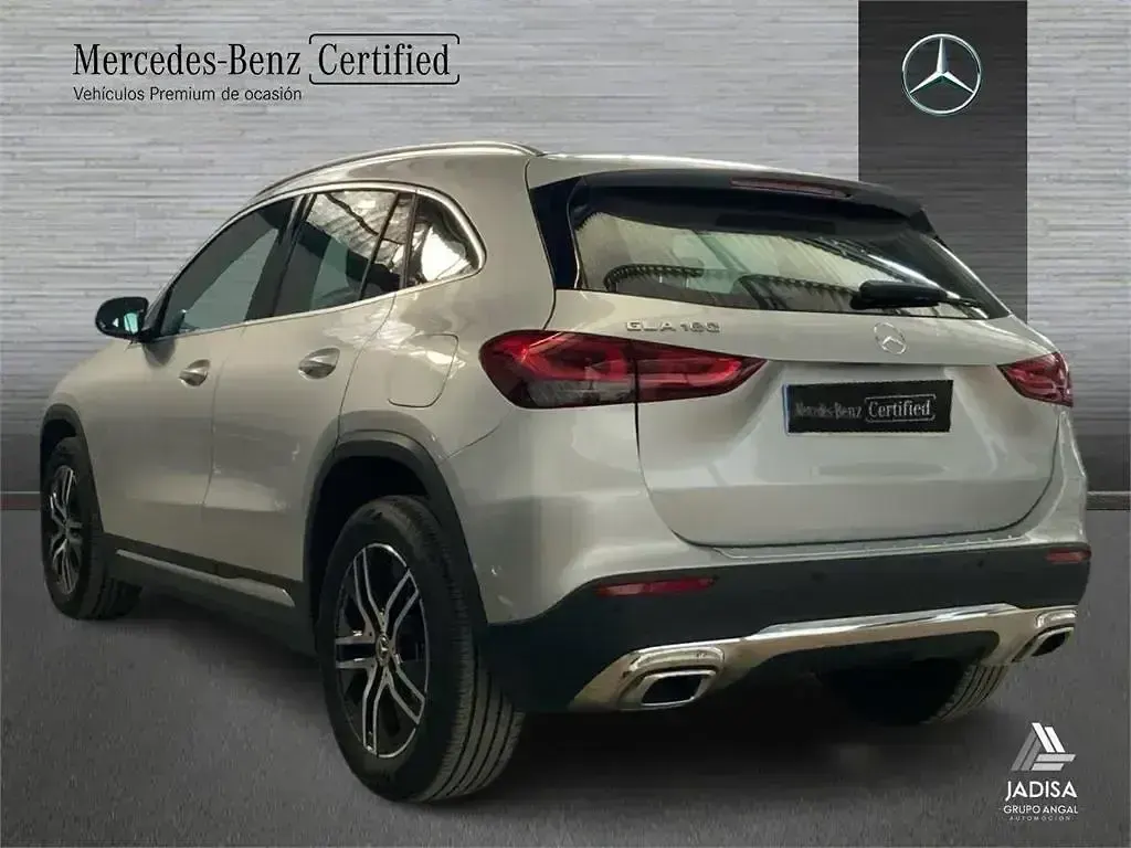 Usado Mercedes GLA180 Progressive 136 CV (100 kW) 2021 Plata iridio SUV