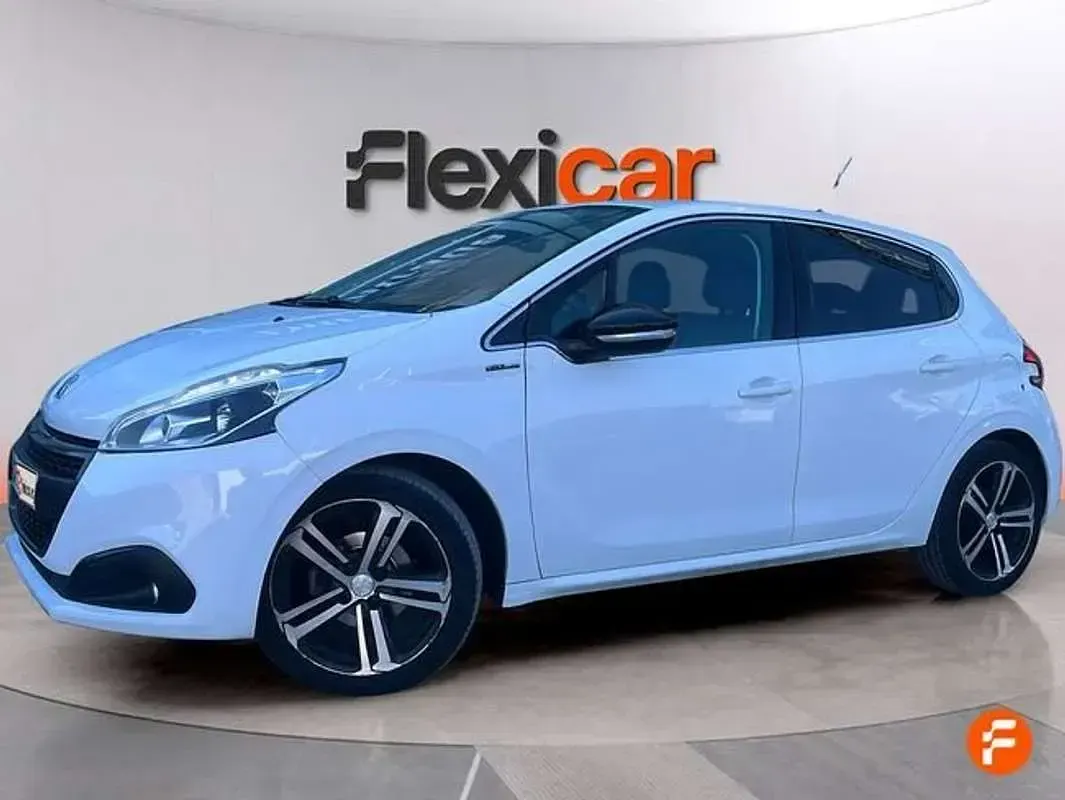 Usado Peugeot 208 GT-line 110 CV (80 kW) 2018 Blanco Utilitario