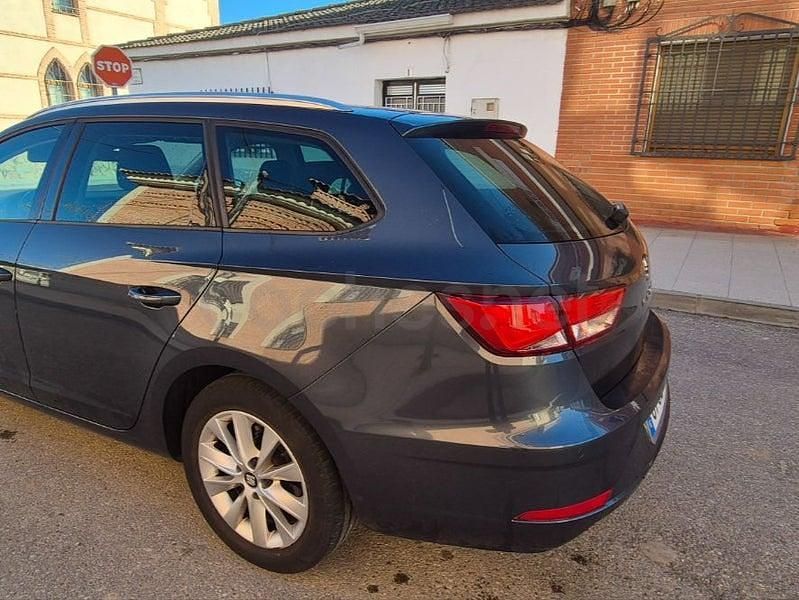 Usado Seat Leon Style 115 CV (84 kW) 2019 Gris / plata Familiar