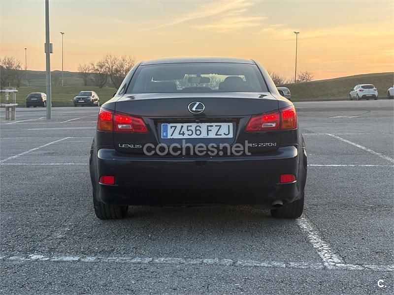 Usado Lexus IS220d President Line 177 CV (130 kW) 2008 Azul Berlina