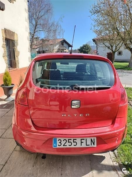 Usado Seat Altea 105 CV (77 kW) 2007 Rojo Monovolumen