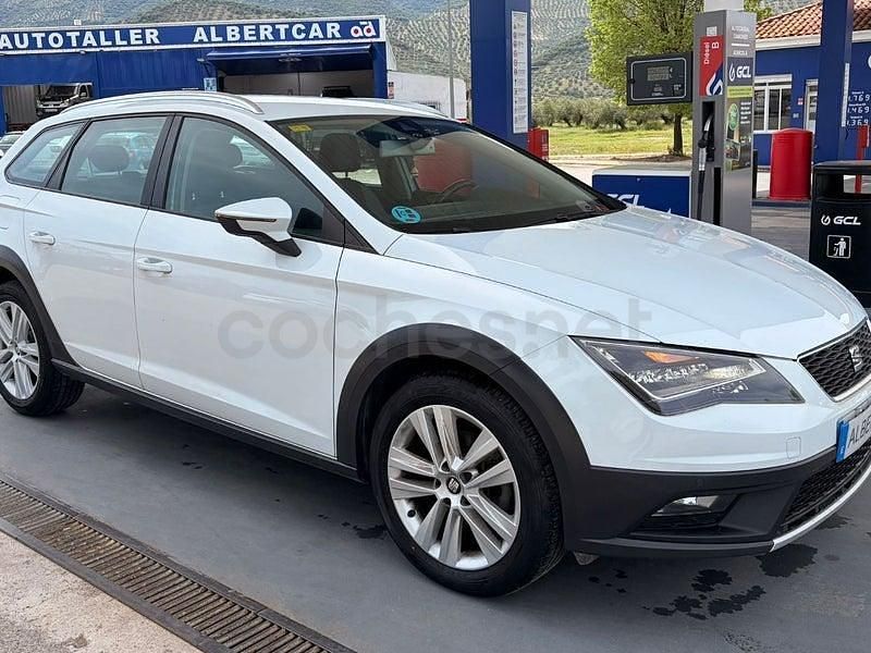 Usado Seat Leon 4Drive 105 CV (77 kW) 2015 Blanco Familiar
