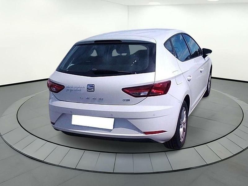 Usado Seat Leon Style 110 CV (80 kW) 2019 Blanco Berlina