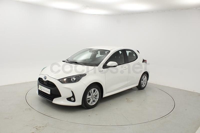 Usado Toyota Yaris Hybrid Active 116 CV (85 kW) 2021 Blanco Berlina