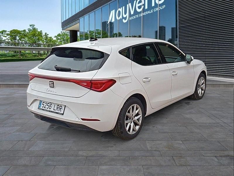 Usado Seat Leon Style 115 CV (84 kW) 2021 Blanco Berlina