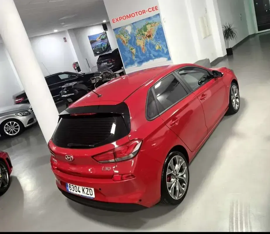 Usado Hyundai i30 95 CV (69 kW) 2019 Rojo Utilitario