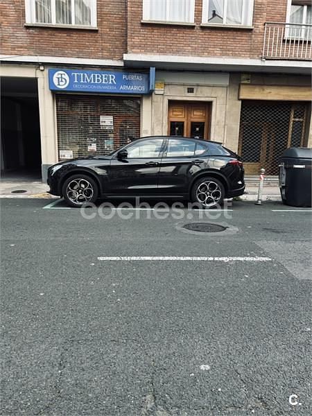 Negro Usado 2019 Alfa Romeo Stelvio Veloce SUV | 30.000 € (Un poco caro) - Imagen 1/4