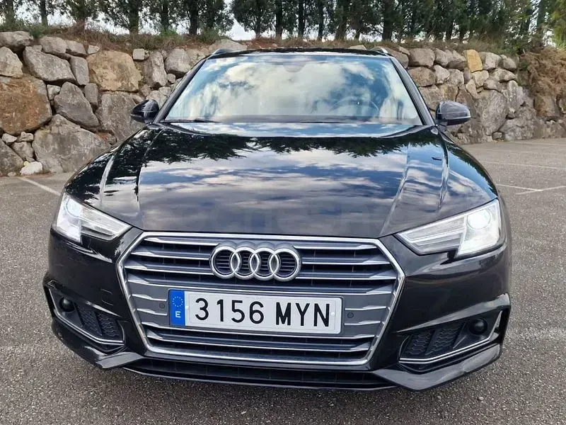 Usado Audi A4 Advanced Plus 190 CV (139 kW) 2019 Negro Familiar