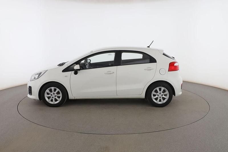 Usado Kia Rio 86 CV (63 kW) 2015 Blanco Berlina