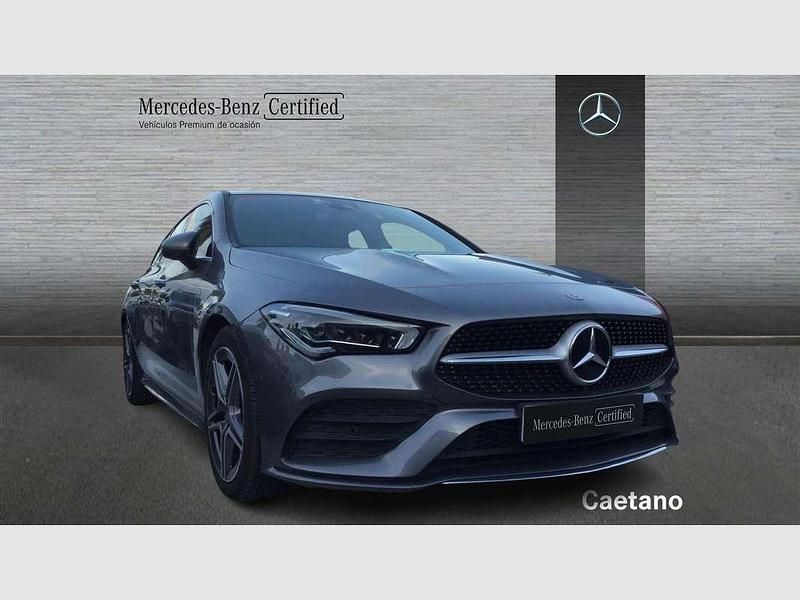 Usado Mercedes CLA220 Shooting Brake 190 CV (139 kW) 2020 Gris Familiar