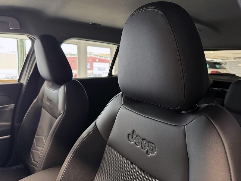 Novo Jeep Avenger Summit 100 HP (73 kW) 2025 Cinzento SUV