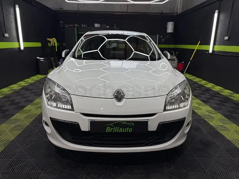 Usado Renault Mégane Dynamique 105 CV (77 kW) 2010 Blanco Berlina