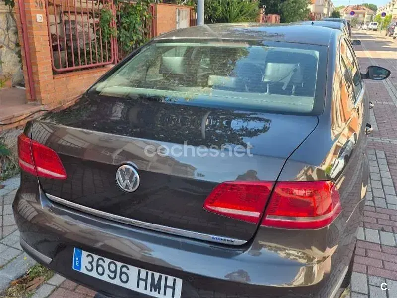 Usado VW Passat Highline 140 CV (102 kW) 2012 Marrón Berlina