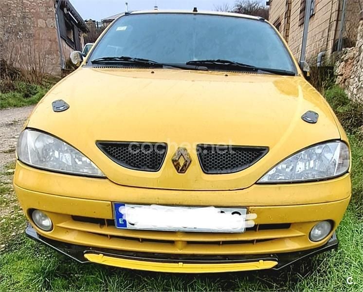 Usado Renault Mégane Coupé 100 CV (73 kW) 2000 Amarillo Coupe