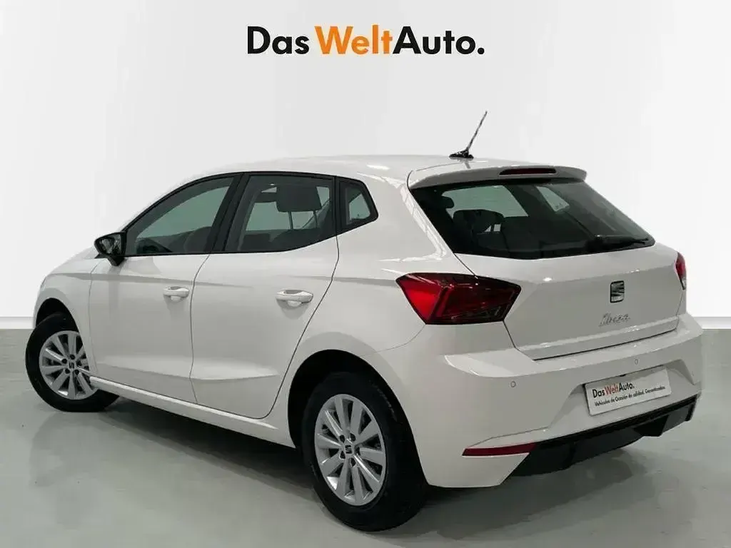 Usado Seat Ibiza Style Plus 110 CV (80 kW) 2022 Blanco Utilitario