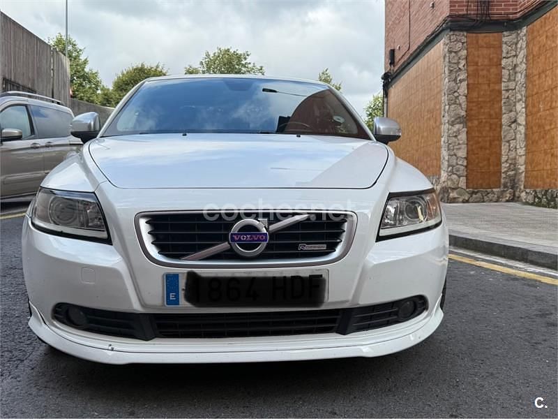Blanco Usado 2011 Volvo S40 R-Design Berlina | 9800 € - Imagen 1/4