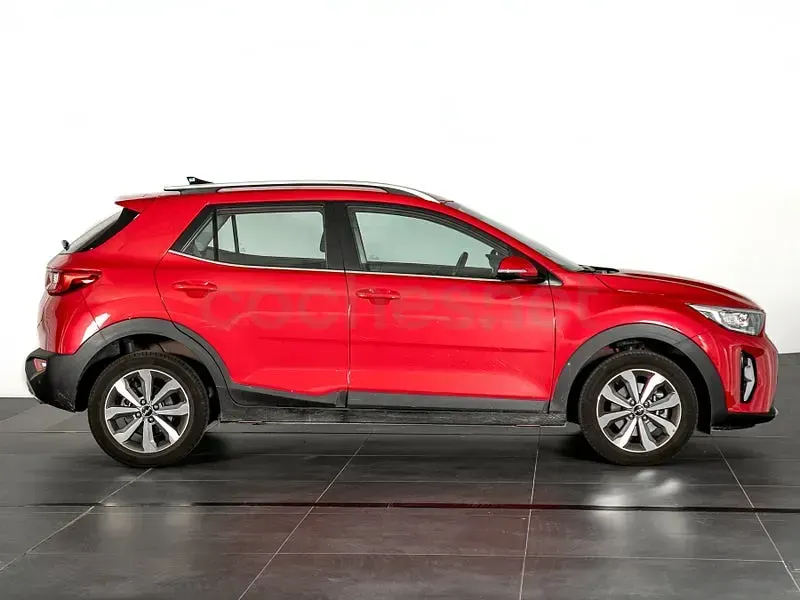 Usado Kia Stonic 100 CV (73 kW) 2024 Rojo SUV