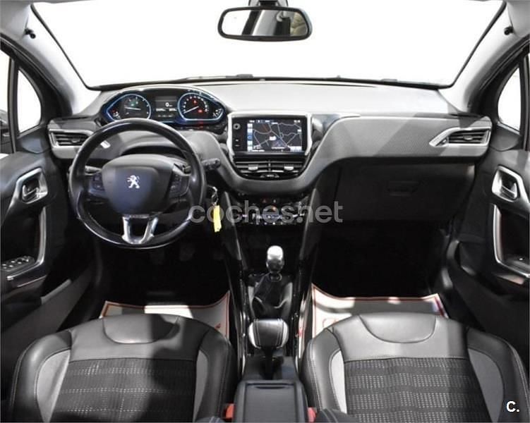Usado Peugeot 2008 Allure 100 CV (73 kW) 2019 Negro SUV