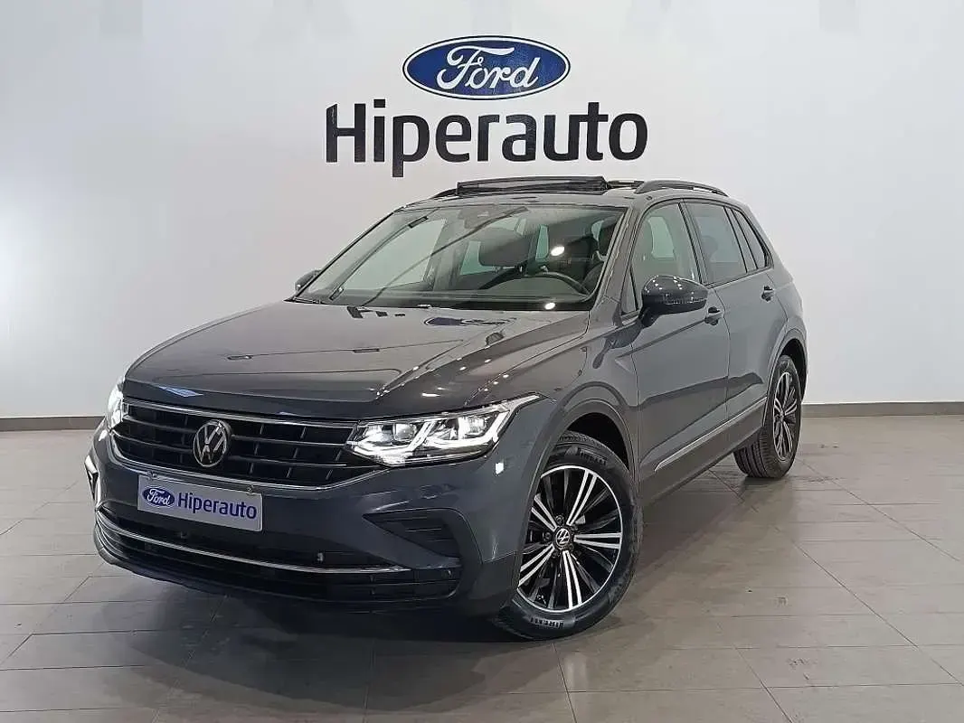 Usado VW Tiguan Life 150 CV (110 kW) 2023 Gris SUV
