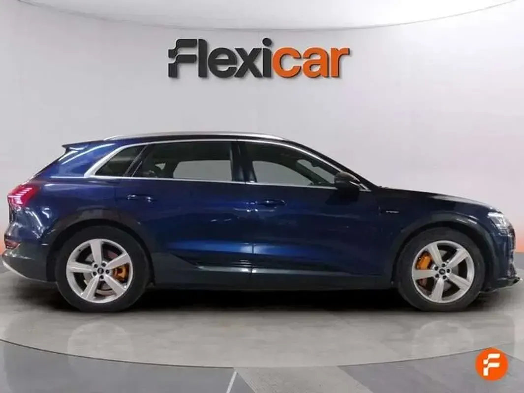 Usado Audi e-tron 300 kW (408 CV) 2022 Azul SUV