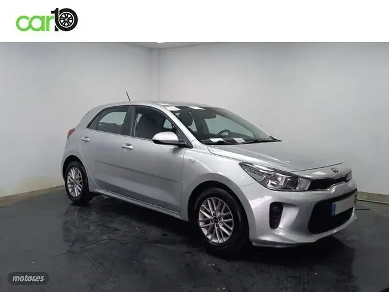 Usado Kia Rio Urban 84 CV (61 kW) 2020 Gris Berlina