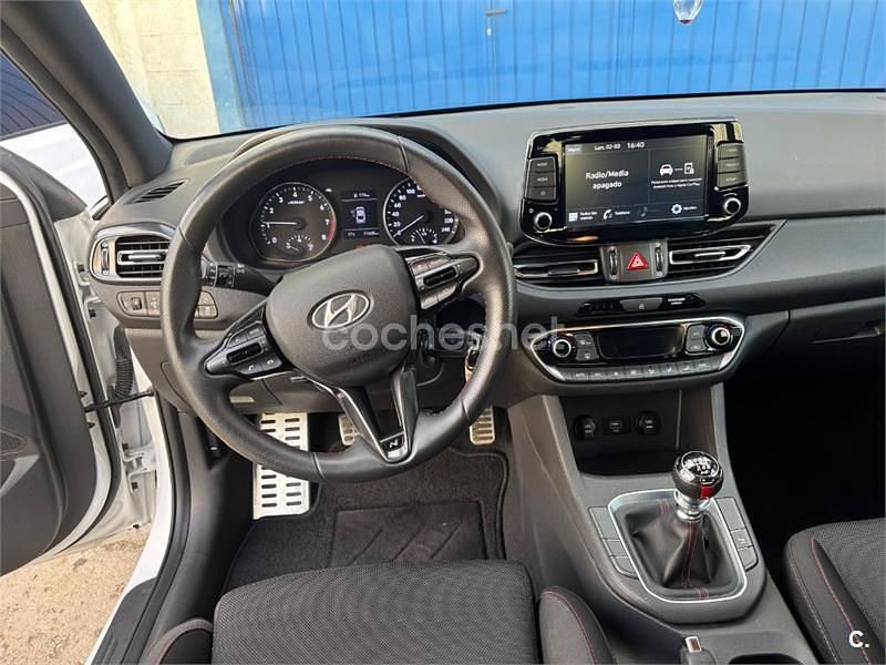 Usado Hyundai i30 N Line 120 CV (88 kW) 2023 Blanco Berlina