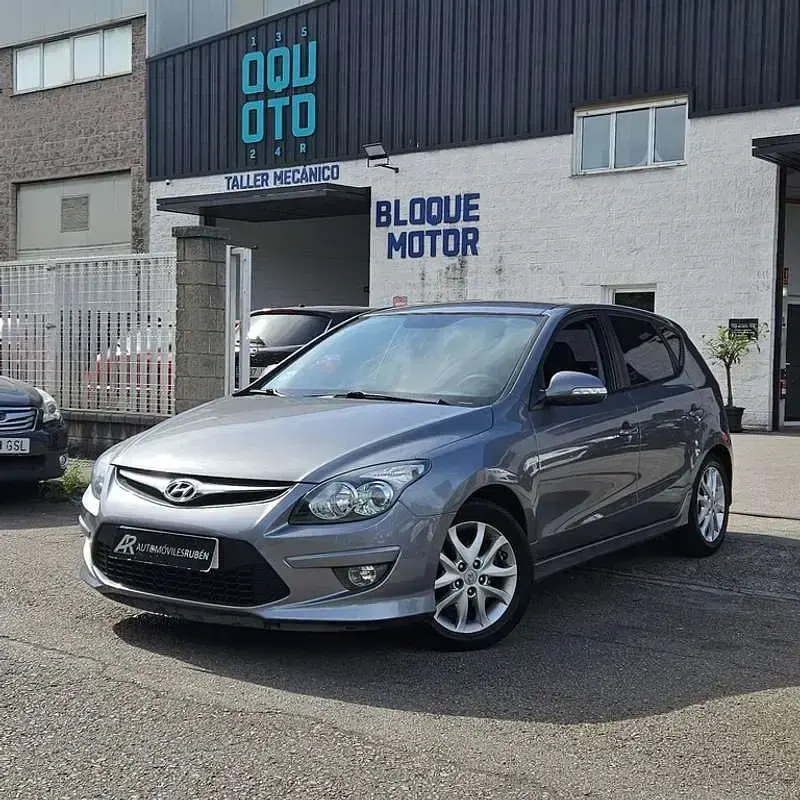Usado Hyundai i30 GLS 128 CV (94 kW) 2011 Gris Utilitario