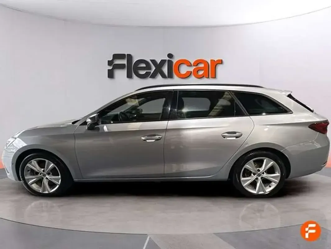 Usado Seat Leon FR 150 CV (110 kW) 2022 Gris Familiar
