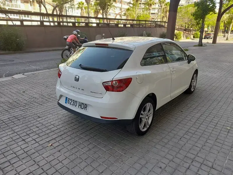 Usado Seat Ibiza SC Copa 105 CV (77 kW) 2011 Blanco Utilitario