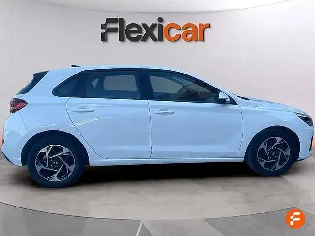Usado Hyundai i30 120 HP (88 kW) 2024 Branco Sedan